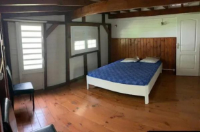 Bungalow accueillant à Le Diamant avec piscine partagée